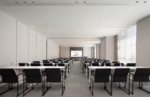 Xishan Qu Hotel | Atour Hotel Wuxi East Station Yingyuehu Park Metro Station