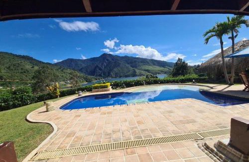 Calima House | Casa en Lago Calima Cartuja Holguin