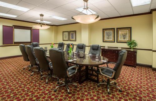 Middleburg Heights Hotel | Crowne Plaza Cleveland Airport