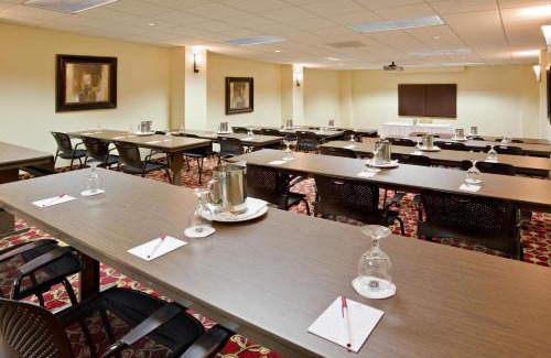 Middleburg Heights Hotel | Crowne Plaza Cleveland Airport