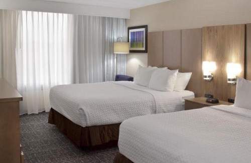 Middleburg Heights Hotel | Crowne Plaza Cleveland Airport