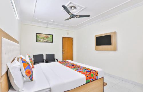 Charbagh Hotel | FabHotel Galaxy International