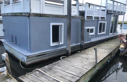 Seaford Apartment | Bougie Boathouse