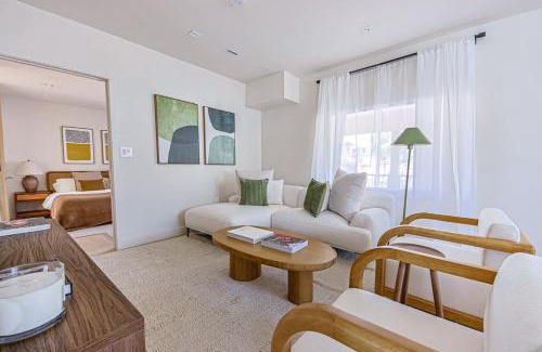 Los Angeles House | 4BD LA Villa with Jacuzzi Sauna and Outdoor Bliss