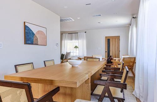 Los Angeles House | 4BD LA Villa with Jacuzzi Sauna and Outdoor Bliss