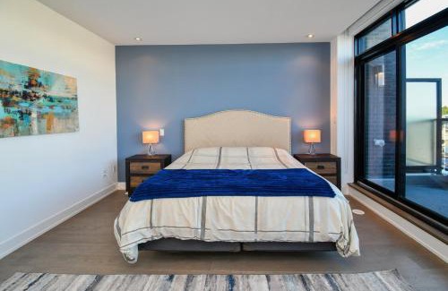 Innisfil House | 3 Bed Waterfront Townhouse Private Dock