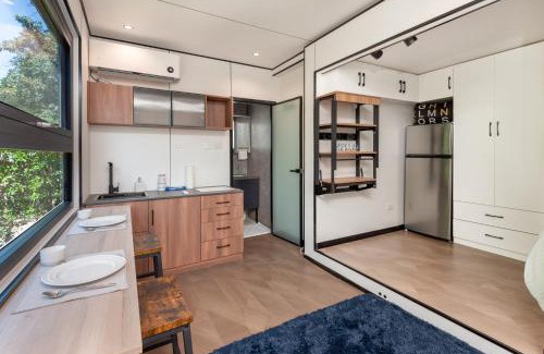 Tarzana Apartment | Cozy 1BR Gem with Wood Deck, Free parking Sleeps 3