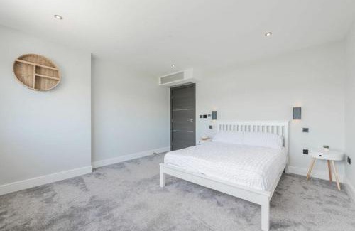 Hayling Island Villa | Yachthaven - Luxury Coastal Living