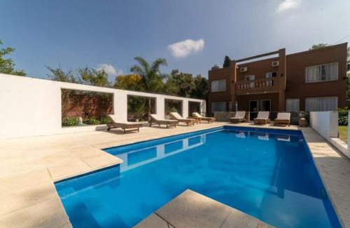 La Union Apartment | APART HOTEL Buenos Aires Ezeiza DEP 2 a 20 minutos de Aeropuerto Ministro Pistarini confort Hotelero CON PISCINA INTERIOR CLIMATIZADA Y CUBIERTA