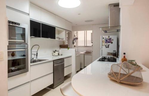 Icarai Apartment | Apartamento charmoso em frente a praia de Icaraí