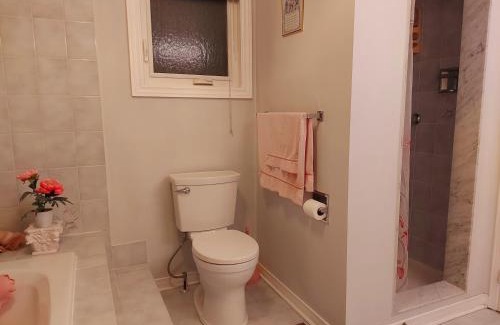 Erin Mills House | Beautiful & Spacious Bedroom Private Bathroom