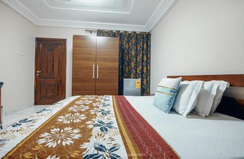 Pokuase Hotel | Royal N Hotel