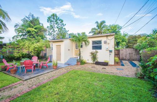 Middle River Terrace House | La Maison-Adorable Cottage Mins from Wilton Manors