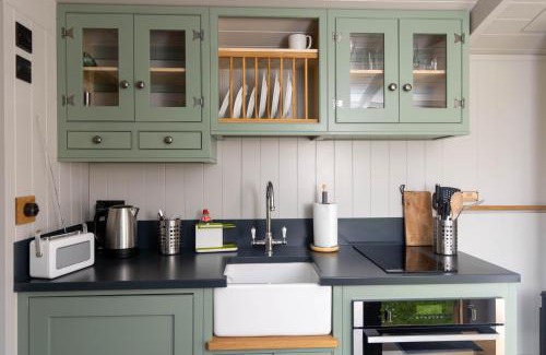 Rowlands Castle Other | Deer Lodge Shepherds Hut