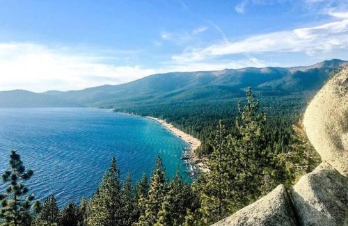 Brockway House | Cozy Pet-Friendly Cabin with Hot-Tub Walk to Lake Tahoe Beach