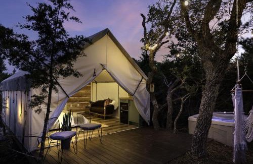 Fredericksburg Other | Glamping at Oak Retreat With Private Hot Tub!