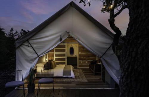 Fredericksburg Other | Glamping at Oak Retreat With Private Hot Tub!