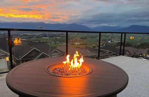 Promontory Villa | Scenic View Home by Cultus Lake