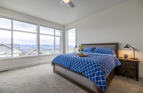 Promontory Villa | Scenic View Home by Cultus Lake