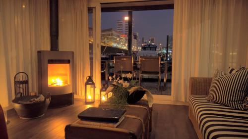 Unterbilk Boat Rental | Cruisinghome Medienhafen