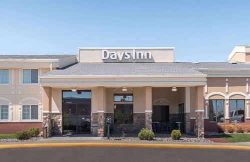 Minot Hotel | Days Inn by Wyndham Minot