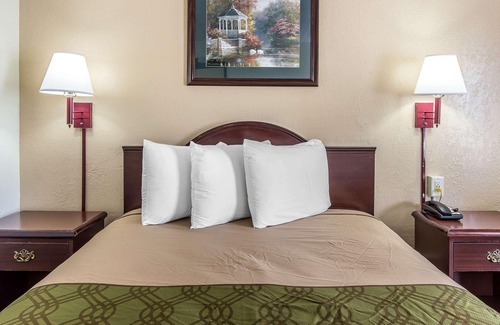 Savannah Hotel | Econo Lodge Midtown