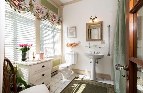 Dover Bed & Breakfast | Silver Fountain Inn