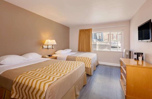 Downtown Hotel | Travelodge by Wyndham Eureka
