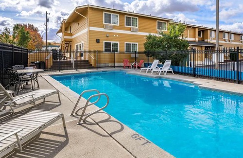 Pullman Hotel | Quality Inn Paradise Creek