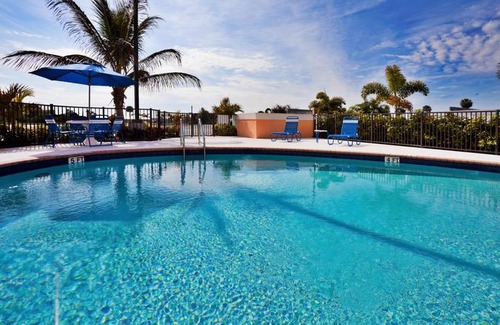 Okeechobee Hotel | Holiday Inn Express Lake Okeechobee