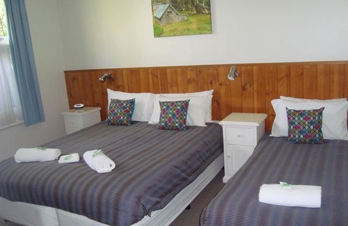Bright Cabin | Elm Lodge