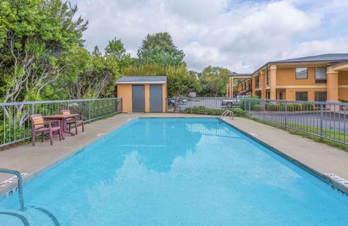 Blythewood Hotel | Days Inn by Wyndham North Columbia Ft Jackson