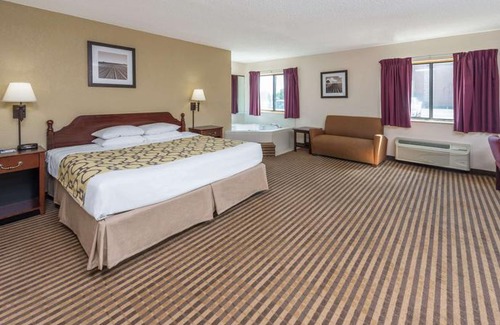 Metropolis Hotel | Baymont by Wyndham Metropolis