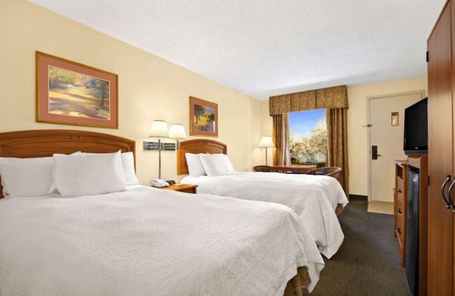 Greensboro Hotel | Howard Johnson by Wyndham Greensboro Near the Coliseum