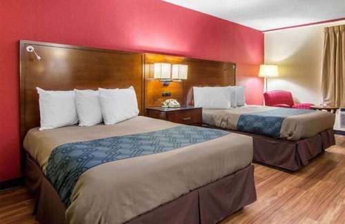 Forsyth Hotel | Travelodge by Wyndham Forsyth