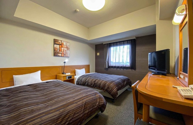 Hotel Route-Inn Tsubamesanjo Ekimae