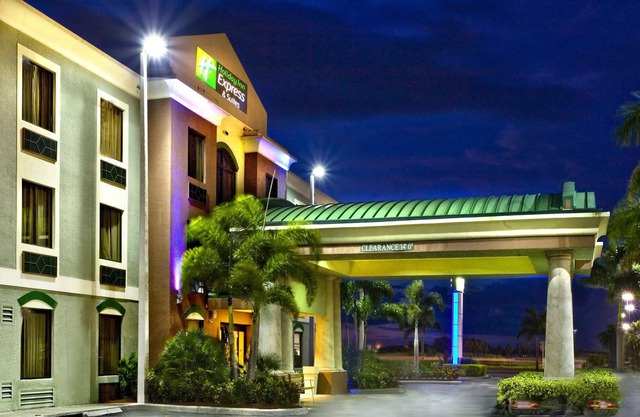 Holiday Inn Express Hotel & Suites Clewiston, an IHG Hotel