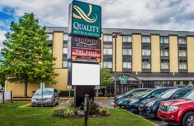 Quality Hotel & Suites at The Falls