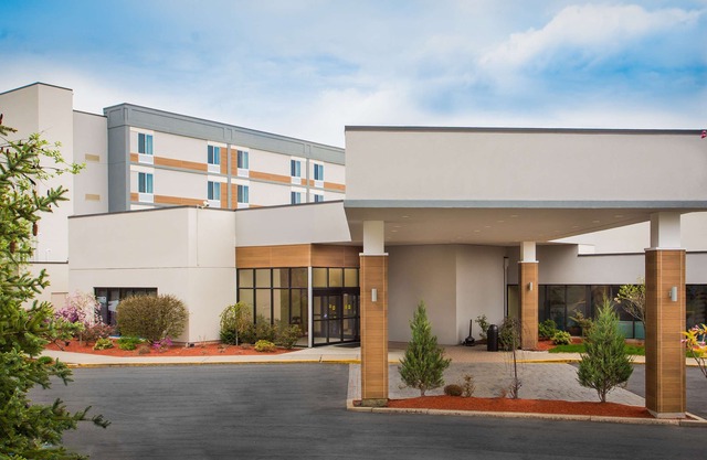 Best Western Plus New Englander