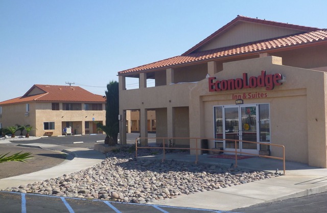 Econo Lodge Inn & Suites Near China Lake Naval Station