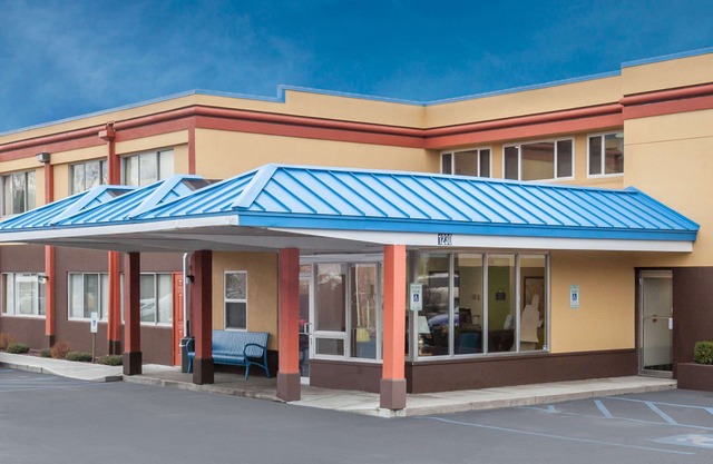 Days Inn by Wyndham Albany Suny