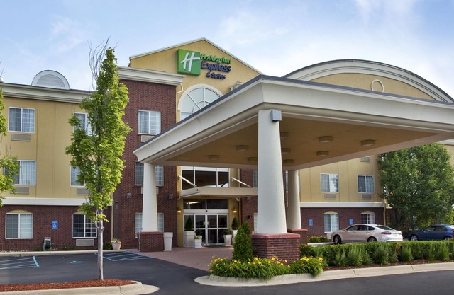 Holiday Inn Express Hotel & Suites Woodhaven, an Ihg Hotel