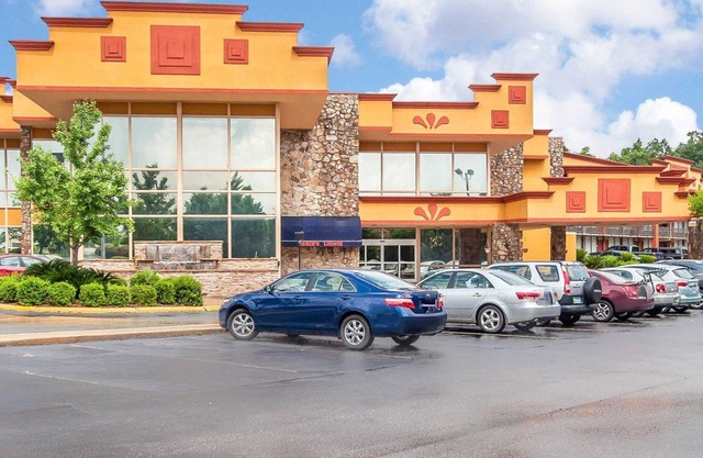 Clarion Inn Suites University 