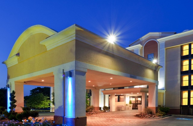 Holiday Inn Express Washington DC East- Andrews AFB, an Ihg Hotel