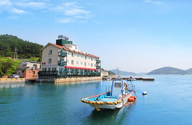 Namhae Night Days Pension 