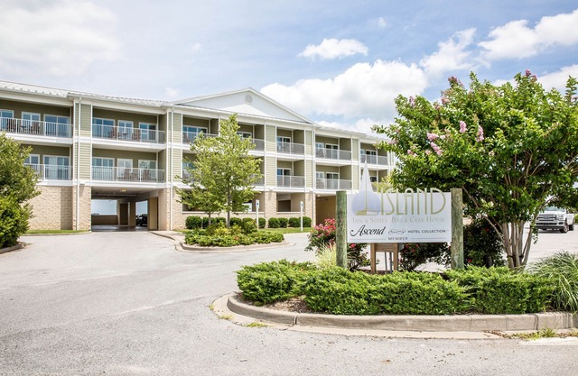 Island Inn & Suites, Ascend Hotel Collection