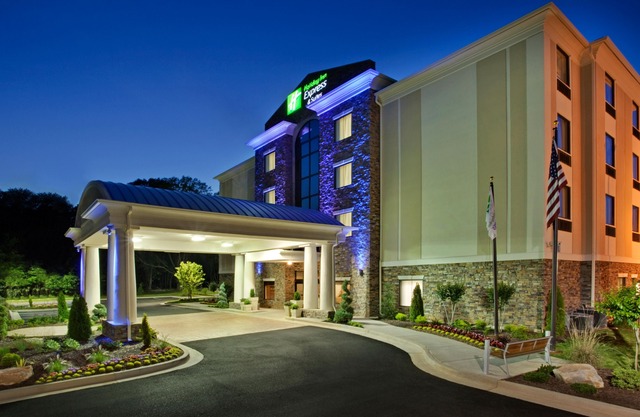 Holiday Inn Express Hotel 