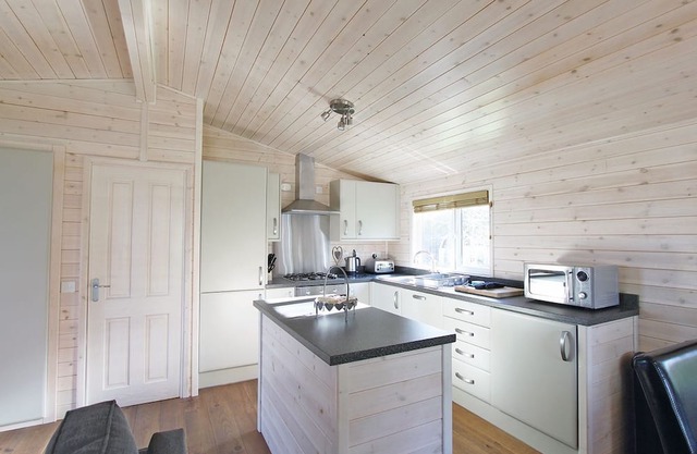 Lodge with one double and two twin.