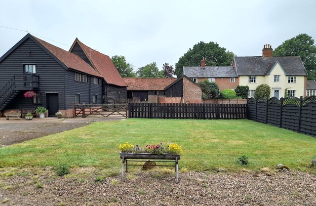Gorgeous 2 bedroom Barn, Pet friendly, close to Halesworth