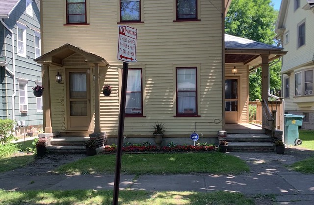Historic Home - Spacious, clean house . Susan B. Anthony Neighborhood.